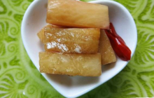 怎么在家自己腌出好吃的酸甜萝卜?后悔没早学对方法!这种菜不仅美味，营养价