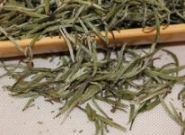 白毫银针要用多少度水泡才合适！这样的注水方式才能泡出茶的好滋味！