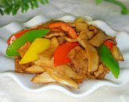 杏鲍菇炒肉怎么做?记住这几招，厨房小白也能轻松做出一道美味的杏鲍菇炒肉
