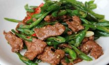 杭椒炒肉怎么做？掌握这些步骤！新手也能做出美味杭椒炒肉！