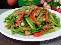 还在愁韭苔怎么吃？教你如何做一道经典美味的韭苔炒肉！