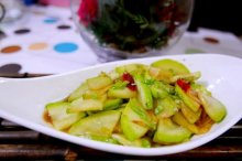 好吃又简单的醋溜西葫芦还不会做吗?赶紧进来学习一下吧!