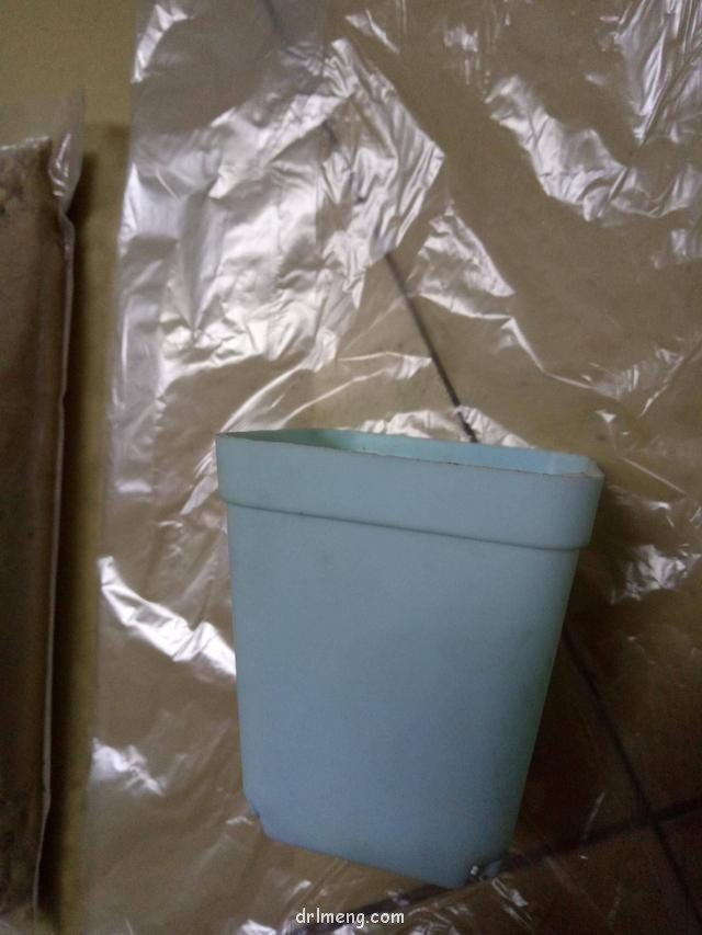 塑料袋，小方盆，过筛颗粒土粉尘