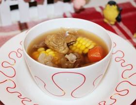 哺乳期可以吃松茸煲汤吗