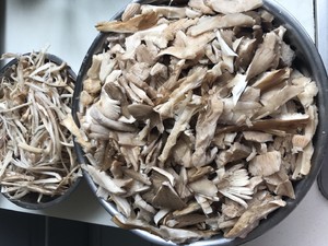 干野生鸡枞菌如何加工油