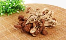 茶树菇虫草菇排骨汤，简单又营养的做法