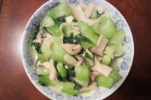 油麦菜炒鸡腿菇  味鲜清香