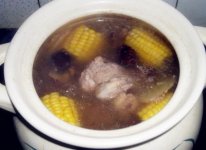 排骨玉米香菇汤的做法