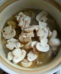 草菇和什么一起煲汤：鸡