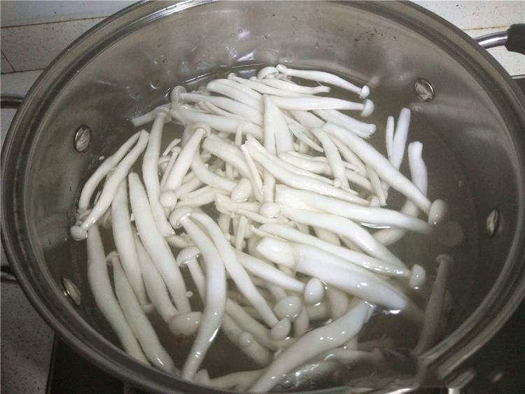 为什么炒熟了的白玉菇发苦，怎么去除白玉菇的苦味