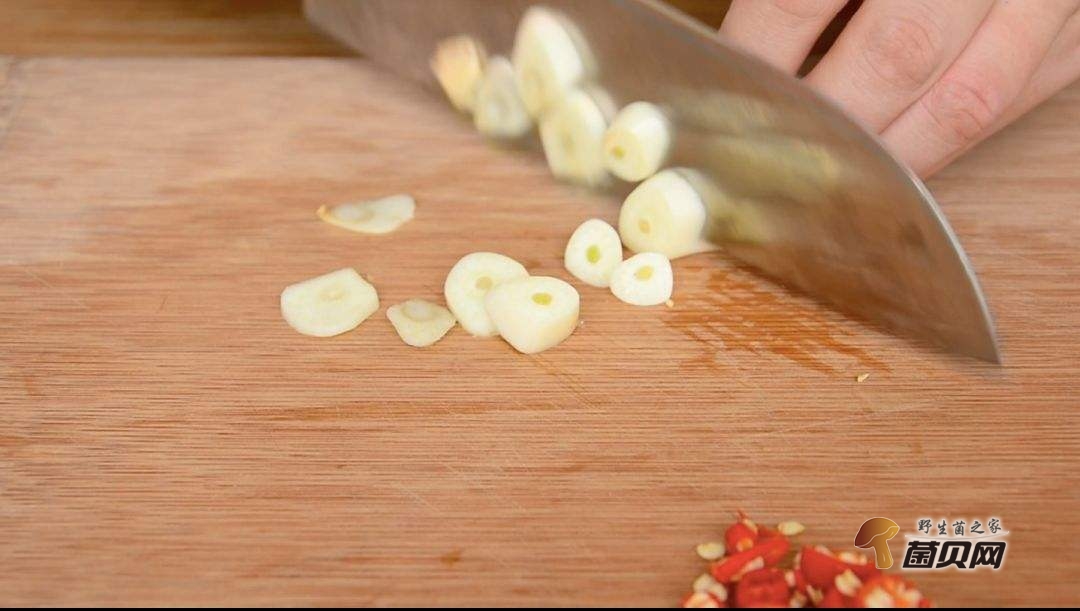 韭菜炒草菇的做法这样做很美味
