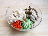 海鲜菇白玉菇能一起炒吗