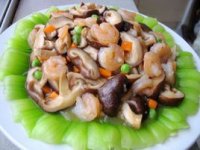虾仁海鲜菇烧白菜  营养丰富秀色可餐