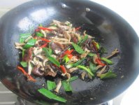 榛蘑木耳炒肉——一道不可多得的佳肴