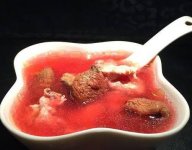 红菇煮后汤是什么颜色？透亮的粉红色才是正宗